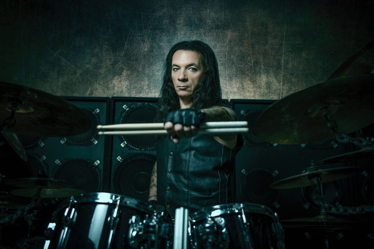 Manowar annonce son nouveau batteur, Dave Chedrick