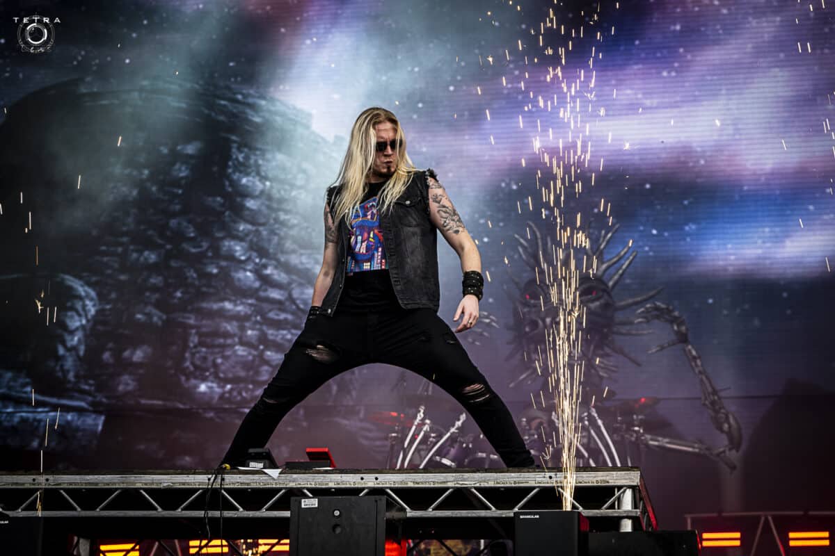 DragonForce marque la sortie de son nouvel album en dévoilant le clip du single Burning Heart