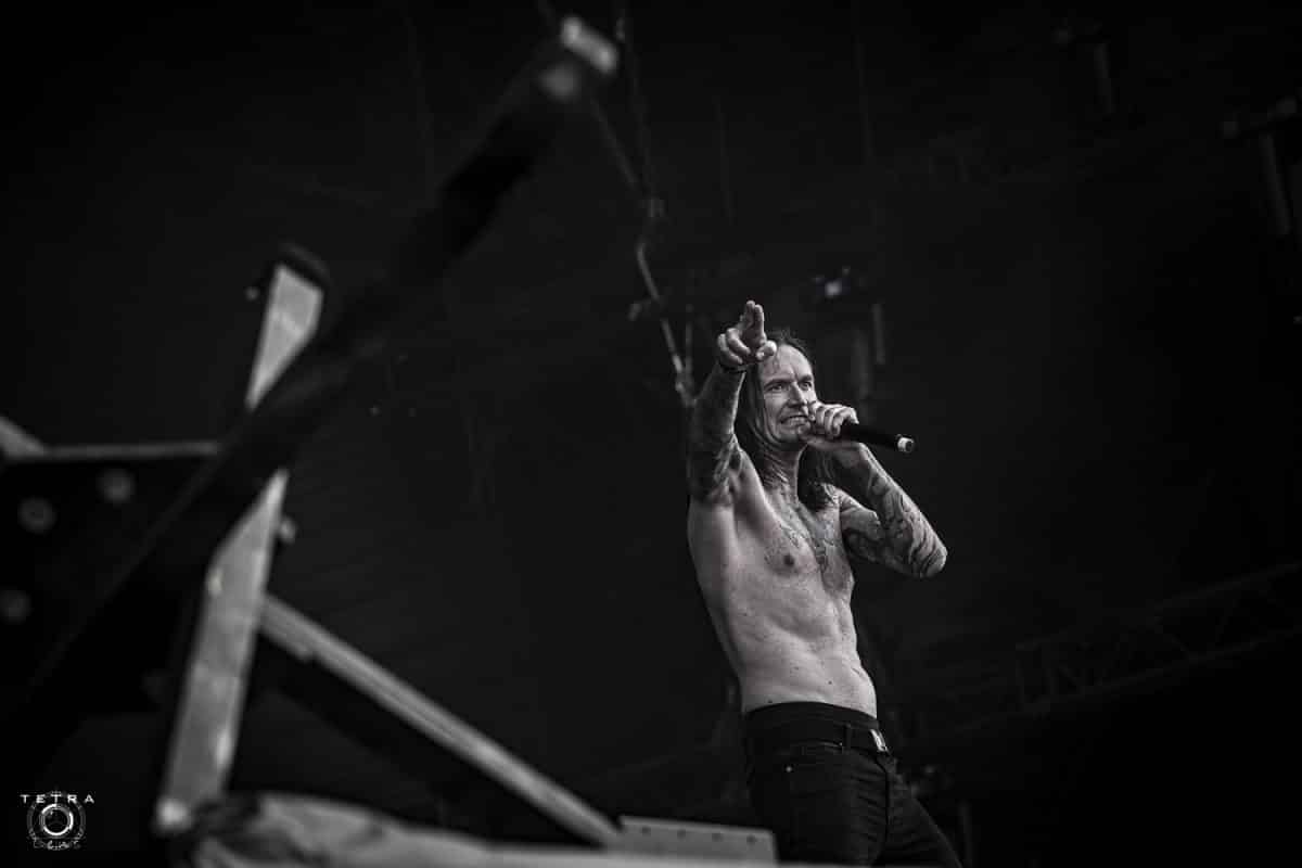 “Cela nous brise le cœur” : Heaven Shall Burn interrompt son concert au Rock am Ring, le chanteur Marcus Bischoff transporté d’urgence à l’hôpital