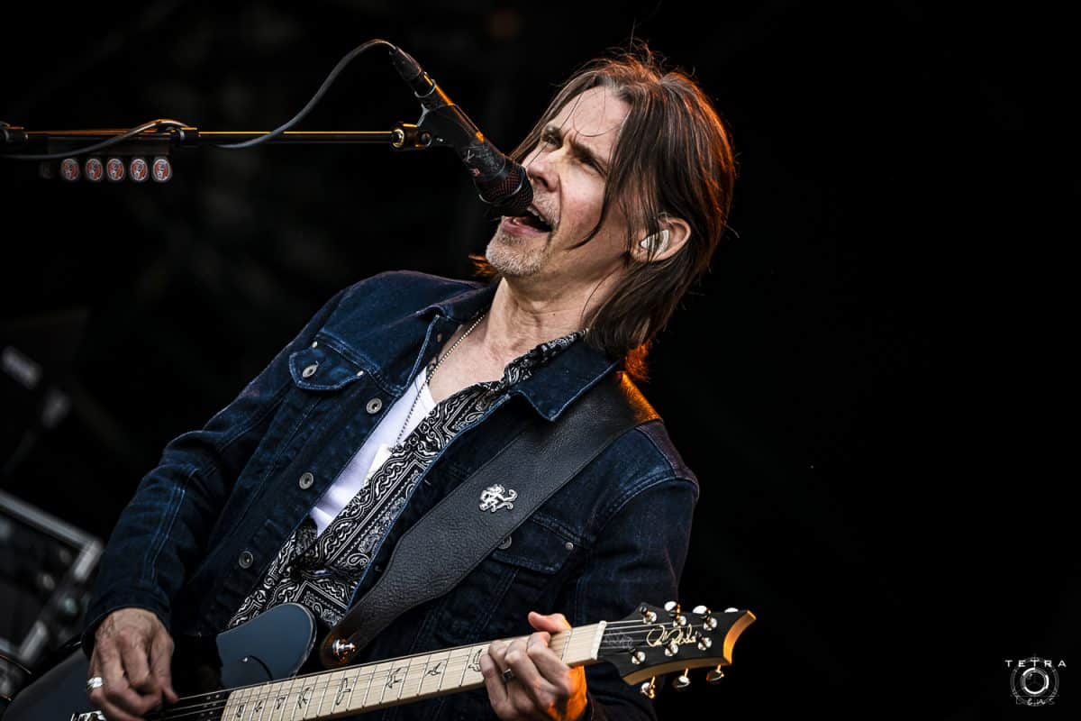 “Même au stade des démos, c’est vraiment excitant” : Myles Kennedy très enthousiaste pour le prochain album avec Slash