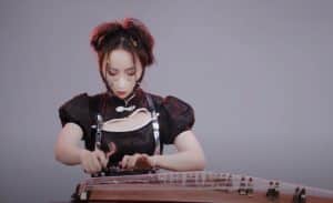 Cette reprise de Thunderstruck d’AC/DC jouée sur un guzheng va vous épater
