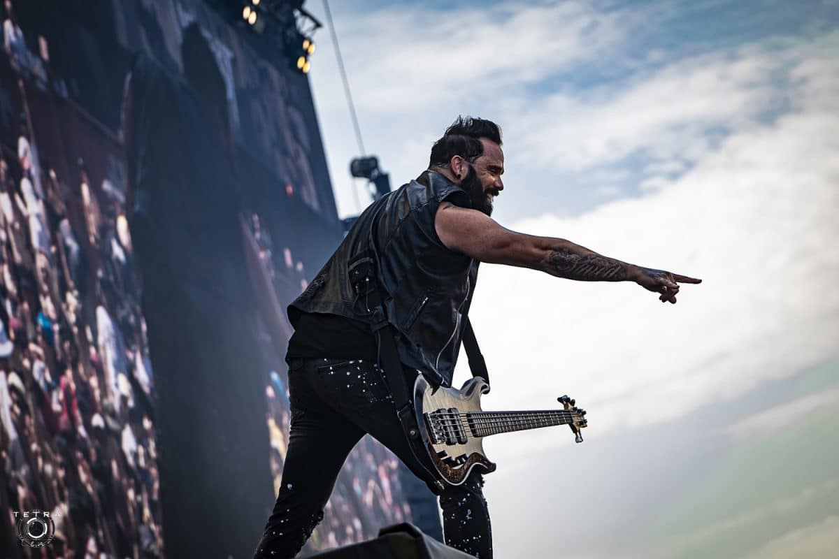 John Cooper, le leader de Skillet, est convaincu que l’Amérique “est au bord du gouffre” : “Malheur à ceux qui échangent le bien contre le mal et le mal contre le bien”