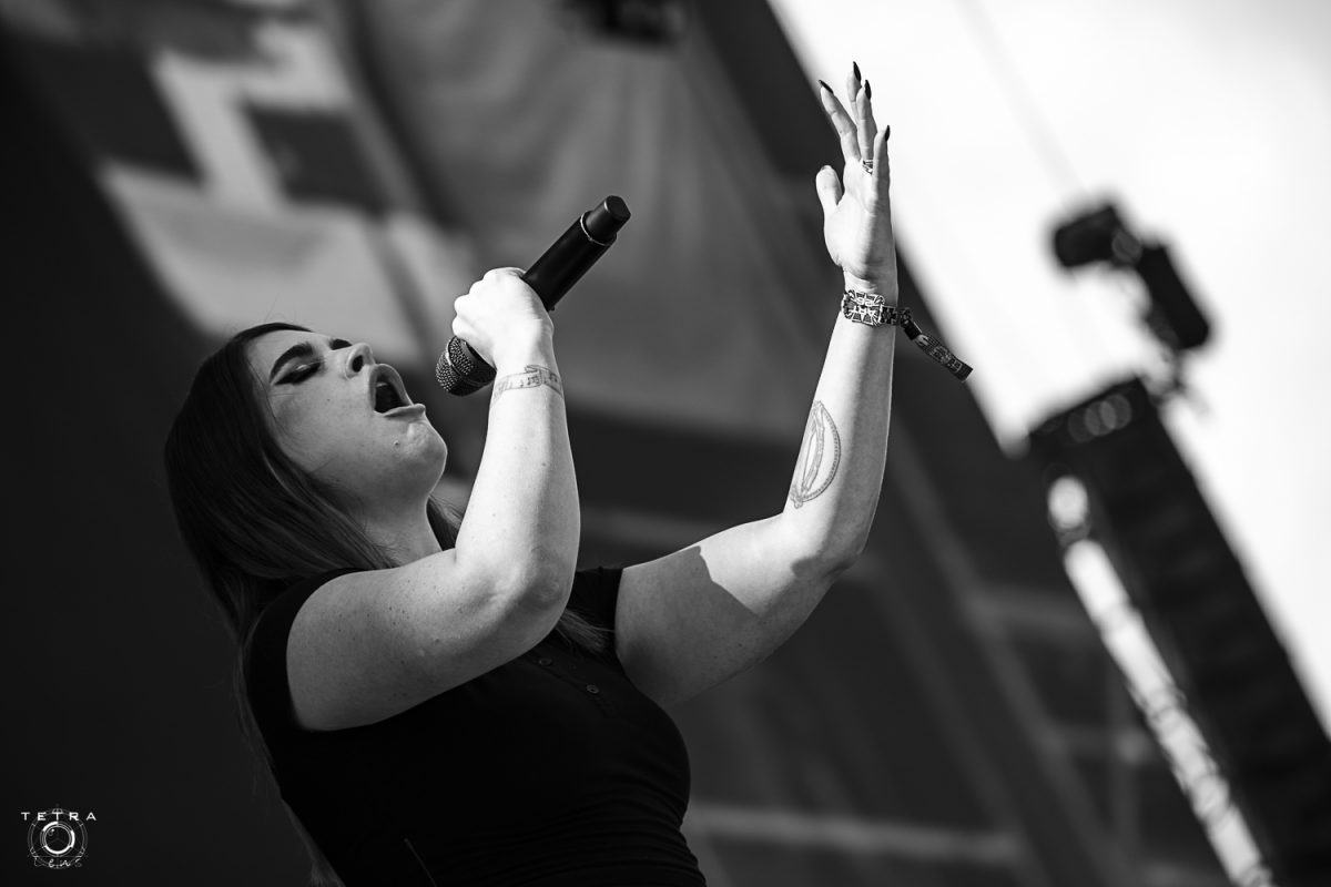 Courtney LaPlante de Spiritbox dit que la plupart des “grands groupes” s’intéressent beaucoup aux “jeunes artistes” : “C’est vraiment surprenant”