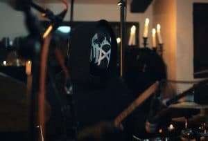 Regardez le batteur de Sleep Token jouer Hypnosis encapuchonné