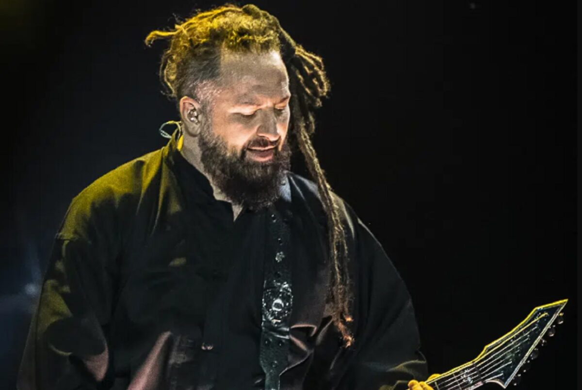 Zoltan Bathory explique l&rsquo;origine du nom du groupe Five Finger Death Punch
