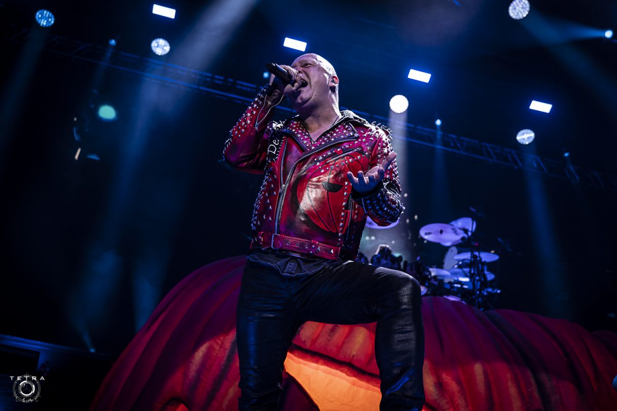 Michael Kiske d’Helloween souffre d’une laryngite aiguë ; certaines de leurs participations à des festivals sont annulées