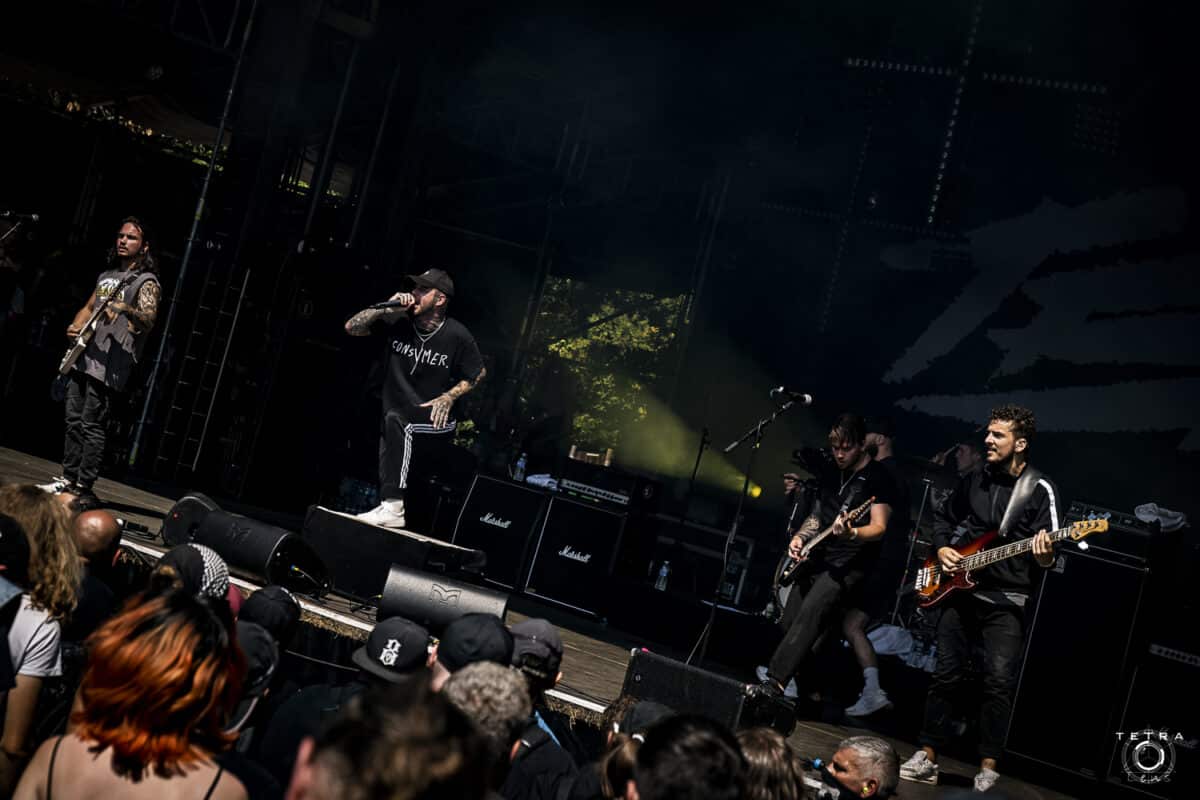 Regardez Ten56 jouer son dernier single ultra lourd, Yenta, au Motocultor Festival !