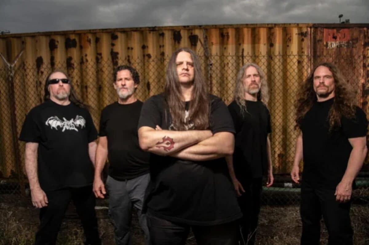 La réaction d&rsquo;un agent de sécurité au discours de Cannibal Corpse avant I Cum Blood fait le buzz