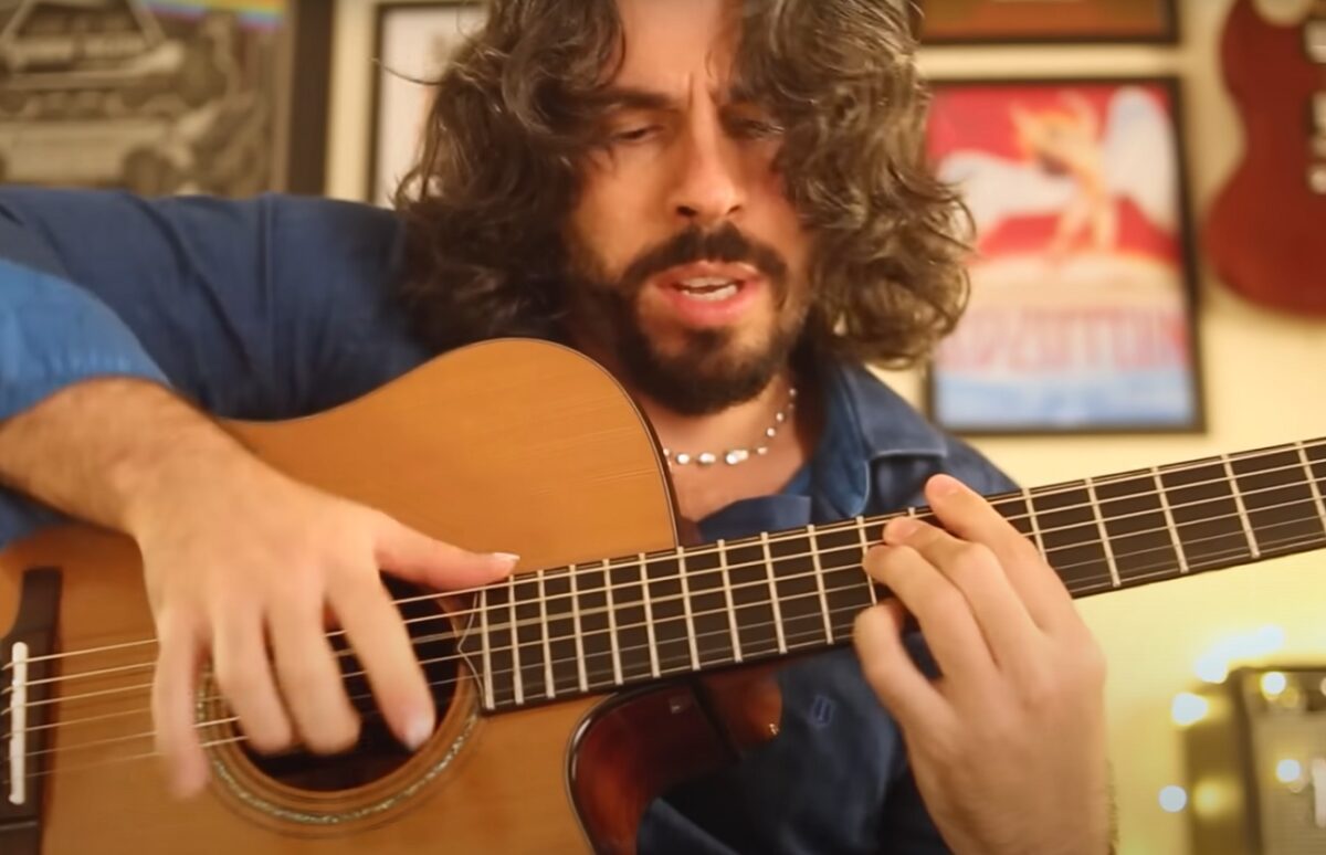 Cette reprise de Bohemian Rhapsody de Queen à la guitare classique est fabuleuse