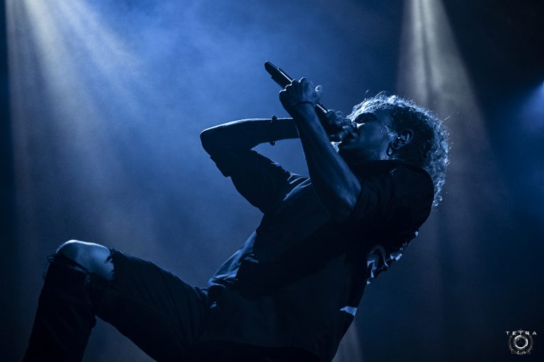 Le chanteur de Lorna Shore dit qu’il n’aimait pas la musique lourde au début et se souvient d’un moment douloureux où il a été comparé à Justin Bieber