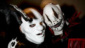 Slipknot : Shawn “Clown” Crahan et Tortilla Man présentent leurs nouveaux masques blancs