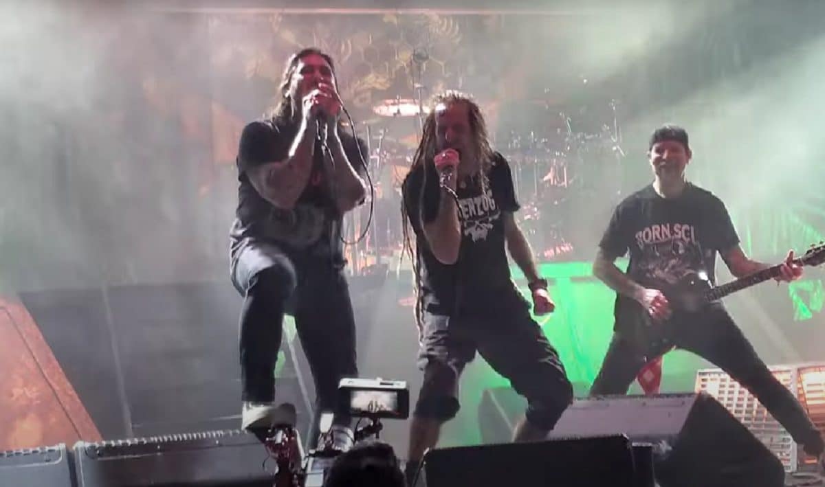 Regardez Lamb Of God jouer Laid To Rest avec le chanteur de Fit For An Autopsy !