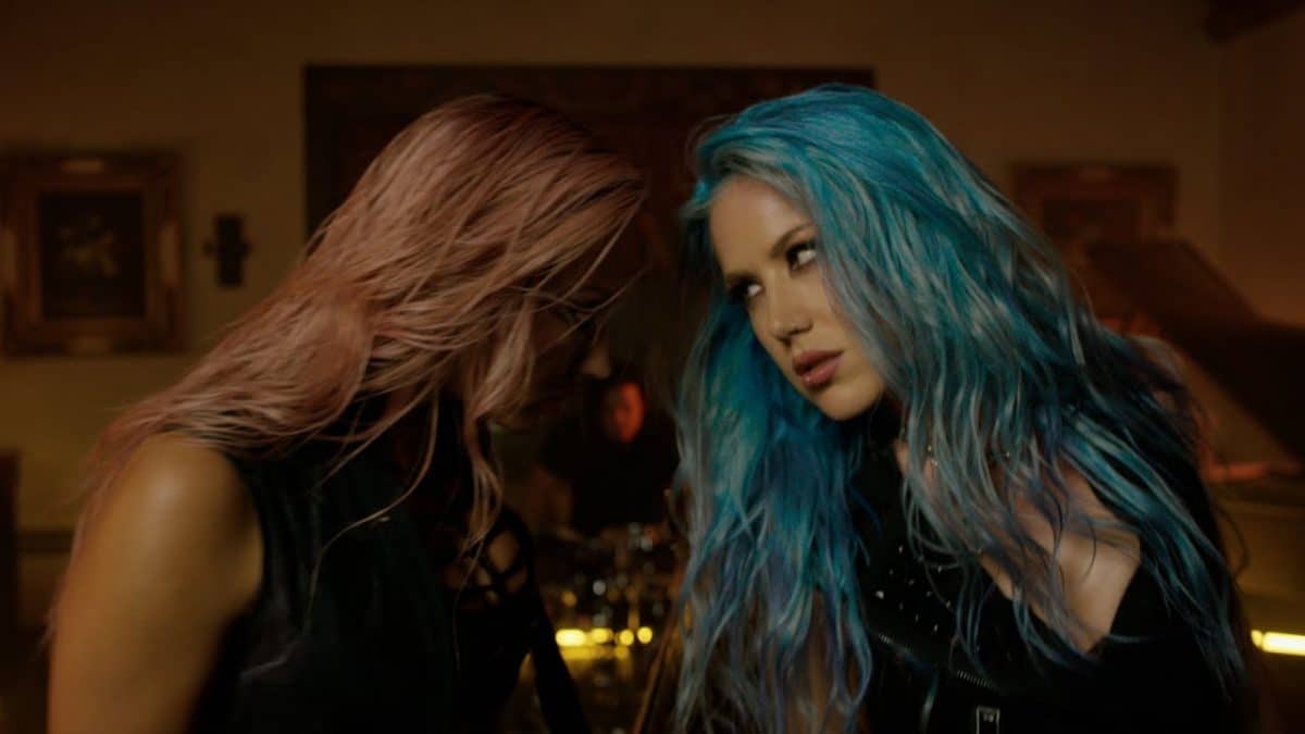 Nita Strauss s&rsquo;associe à Alissa White-Gluz d&rsquo;Arch Enemy pour son nouveau single, The Wolf You Feed