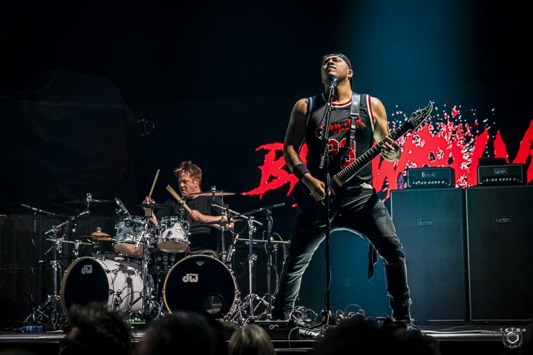 Les Bad Wolves reprennent le classique de Noël, Carol Of The Bells