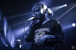 Emma Boster, la chanteuse de Dying Wish, se rétablit après s’être coupé les tendons lors d’un accident