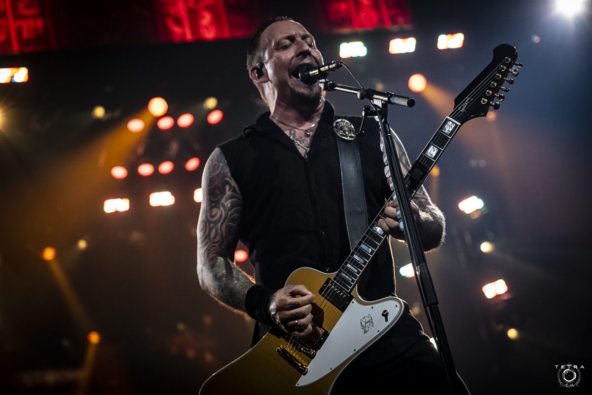 Michael Poulsen de Volbeat à propos de son nouveau groupe de death metal Asinhell : “Ce genre de musique m’a accompagné depuis le tout début, lorsque j’étais enfant”