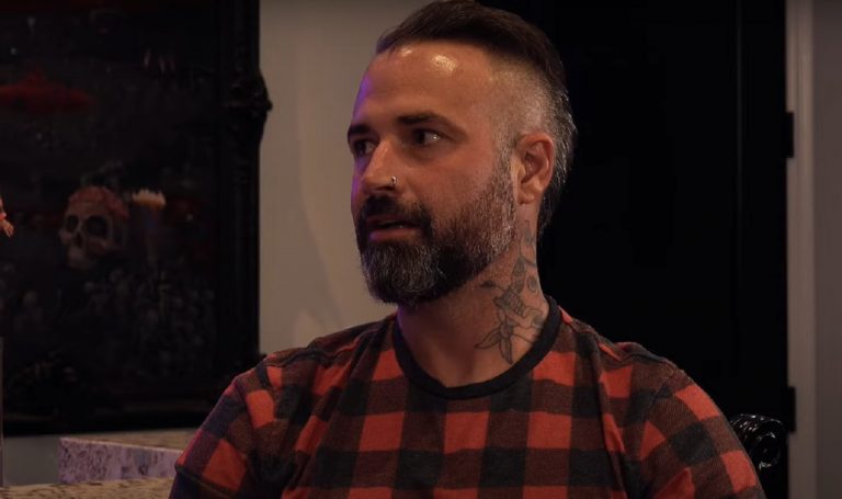 Le bassiste d’Avenged Sevenfold se souvient de la façon dont il a été bizuté par ses camarades de groupe : “Ils m’ont convaincu que ma mère était une…”