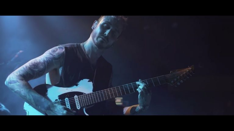 Novelists FR : Regardez Pierre Danel jouer Erre en live