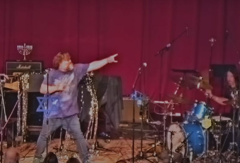Regardez Dave Grohl (Foo Fighters) et Jack Black (Tenacious D) reprendre The Spirit Of Radio de Rush en concert