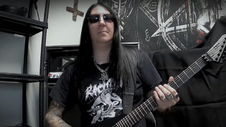 Lord Ahriman de Dark Funeral est convaincu que les salles de concert “vont lentement tuer la musique live” à cause de l’argent qu’elles prennent sur le merchandising