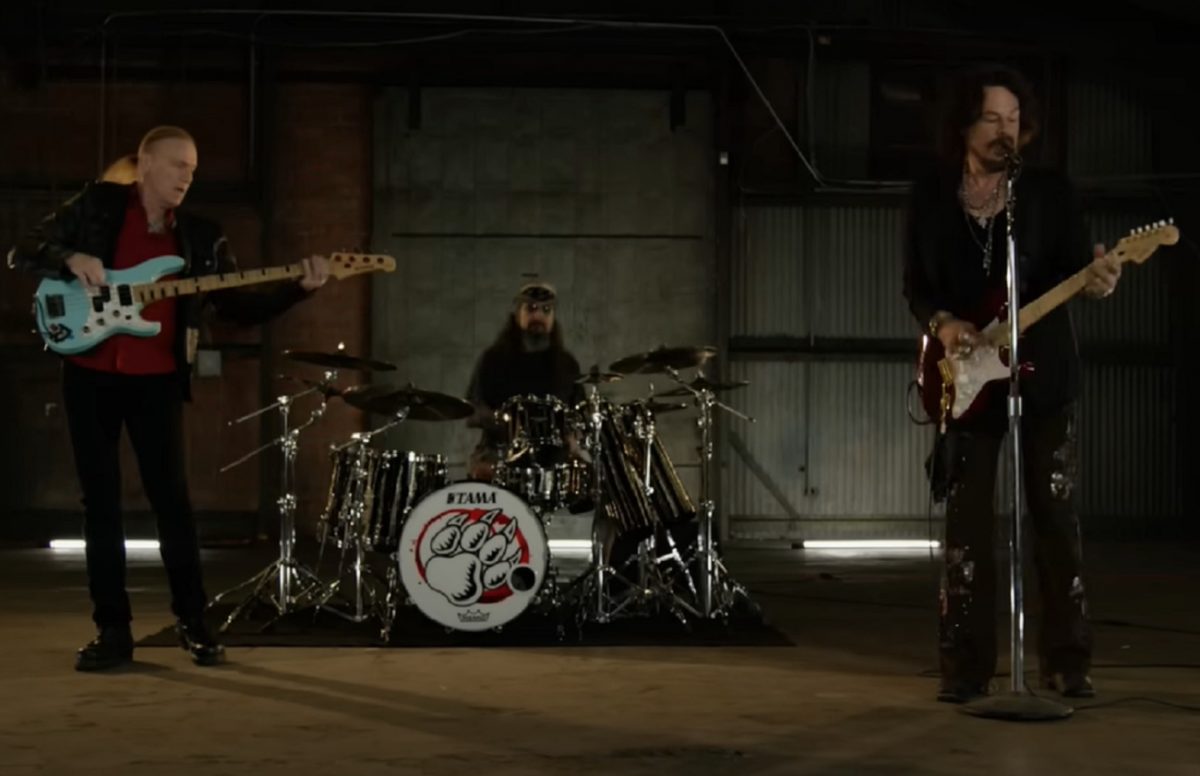 The Winery Dogs présente le clip vidéo de son nouveau single, Mad World