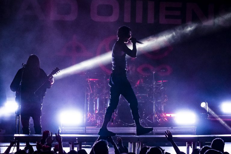 “Il est juste très bon” ; Bad Omens réfute les rumeurs de tricherie vocale de la part de Noah Sebastian