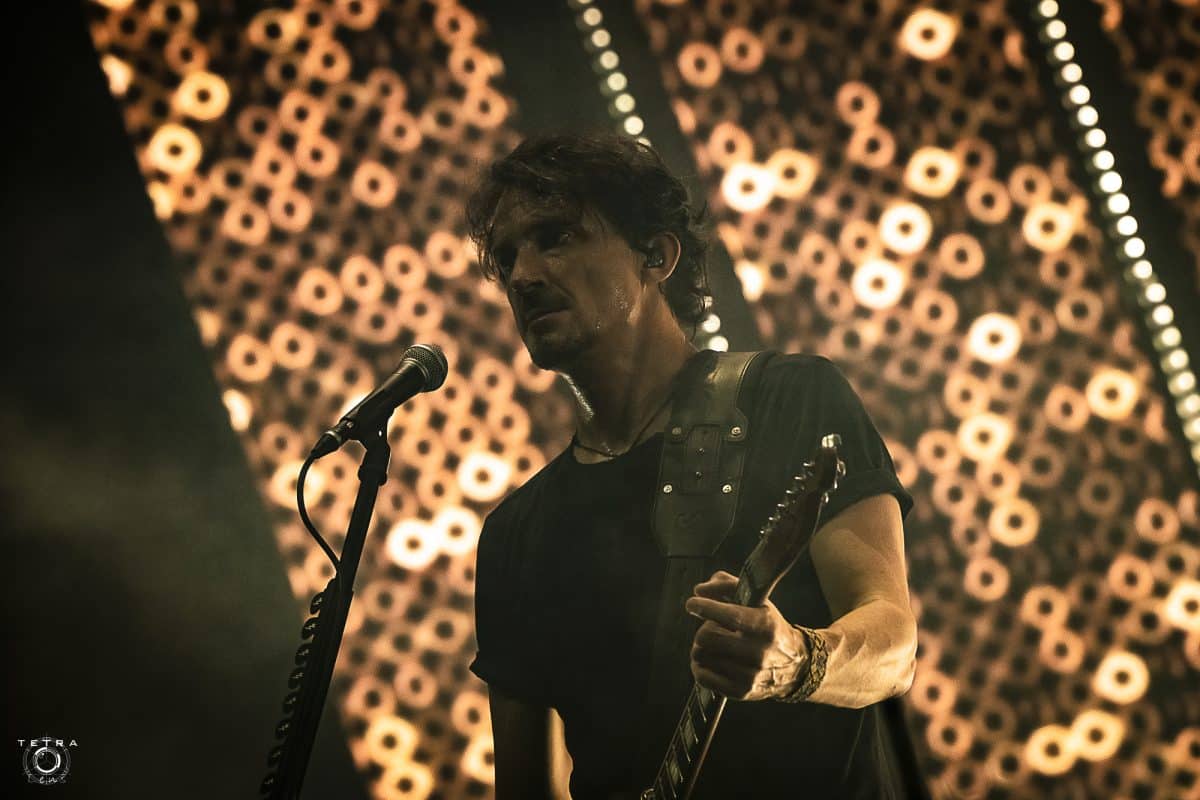Gojira : La guitare dédicacée par Joe Duplantier aux Eurockéennes 2023 est mise en vente pour l’Ukraine