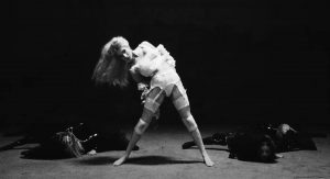 Poppy dévoile son nouveau single Church Outfit (et change à nouveau de style musical)