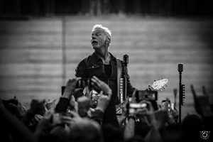 Regardez Metallica donner son tout premier concert en Arabie Saoudite