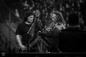 Metallica : Kirk Hammett et Rob Trujillo reprennent AC/DC et Rose Tattoo en plein concert à Sydney