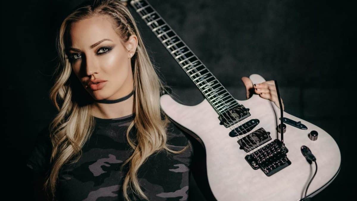 « Ma fille veut une guitare grâce à vous » : la phrase qui a marqué Nita Strauss