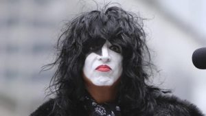 Avec ses quelque 850 000 écoutes quotidiennes, Paul Stanley affirme que I Was Made For Lovin’ You est “le plus grand succès de Kiss”