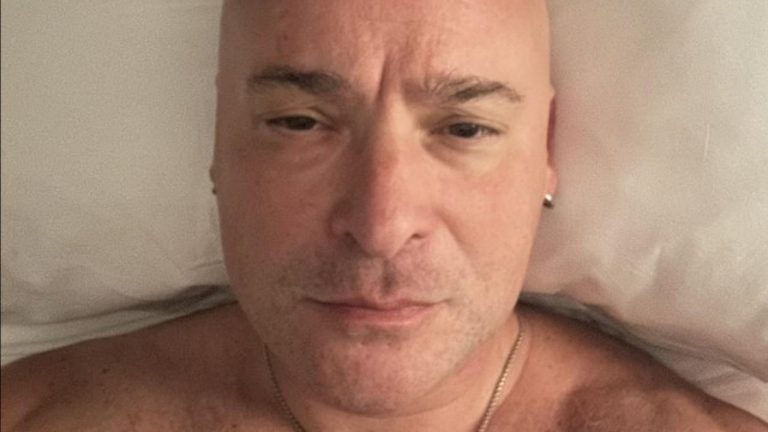 Le chanteur de Disturbed confirme qu’il est sur Tinder (et annonce que sa femme et lui ont divorcé)