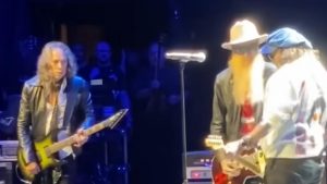 Kirk Hammett de Metallica joue aux côtés de Johnny Depp, Billy Gibbons de ZZ Top et d’autres lors d’un concert en hommage à Jeff Beck
