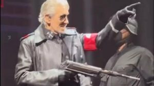 Roger Waters (Pink Floyd) fait l’objet d’une enquête de la police allemande après avoir porté une tenue à connotation nazie sur scène lors d’un concert à Berlin