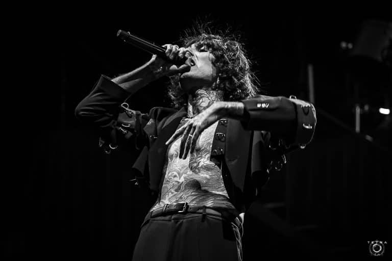 Bring Me The Horizon : Oli Sykes confirme la date de sortie (approximative) de Post Human : NeX GEn