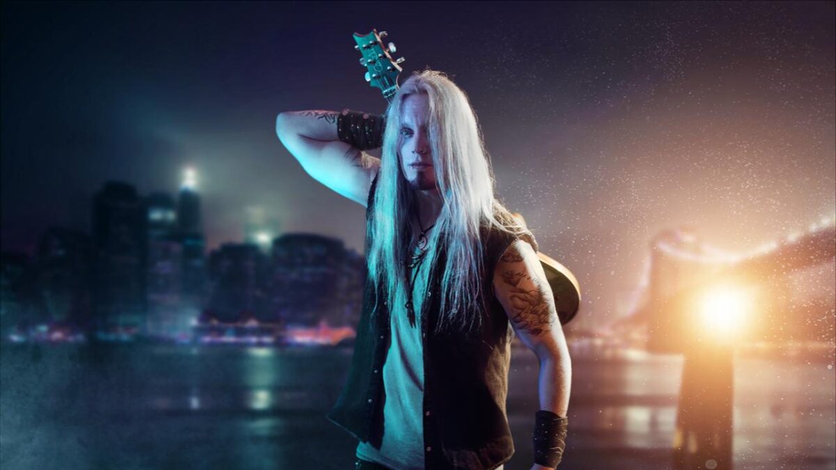 Marc Hudson (DragonForce) présente la chanson éponyme de son album solo, Starbound Stories