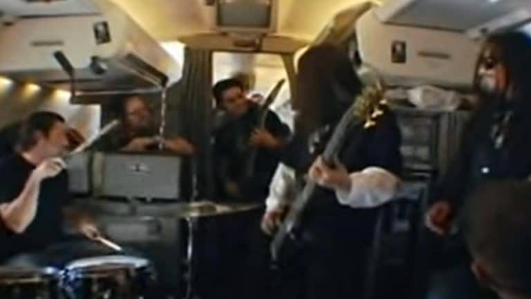 Korn : Revivez le fameux concert du groupe à bord d’un avion
