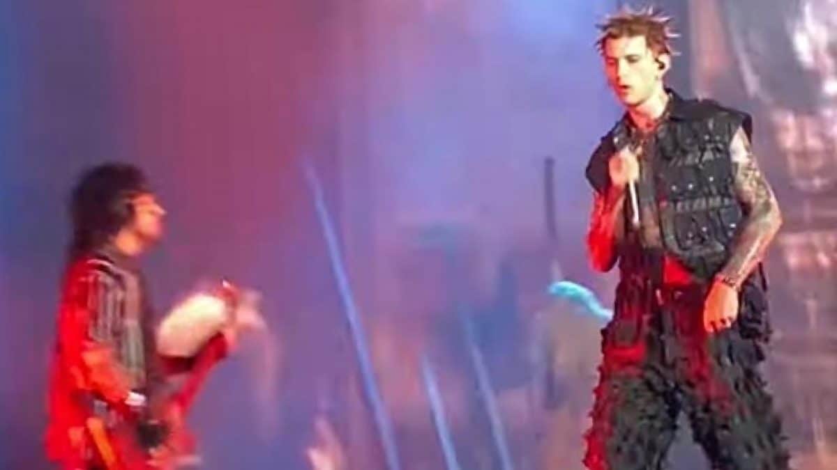 Machine Gun Kelly rejoint Mötley Crüe sur scène au Hellfest et se fait huer (vidéo)