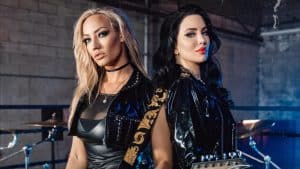 Nita Strauss partage la vidéo de sa nouvelle chanson Victorious, avec Dorothy