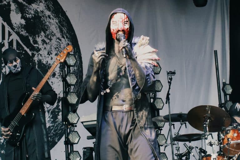 Sleep Token dévoile les dates de sa tournée européenne aux côtés de Bilmuri