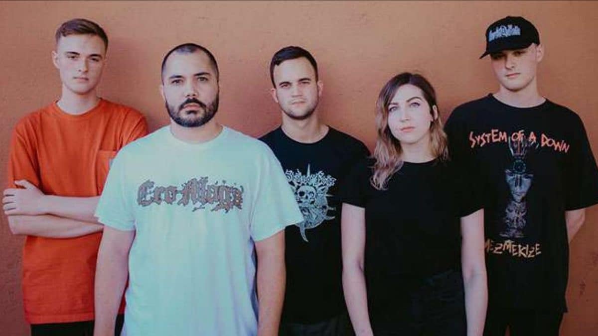 Year Of The Knife remercie ses fans pour leurs dons dépassant les 130 000 dollars ; la chanteuse Madi Watkins est désormais dans un état stable