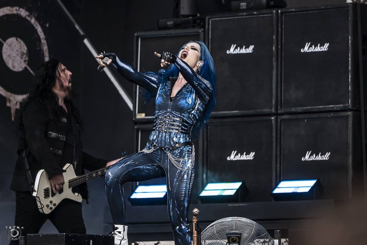 Arch Enemy donne son premier concert avec le nouveau guitariste Joey Concepcion