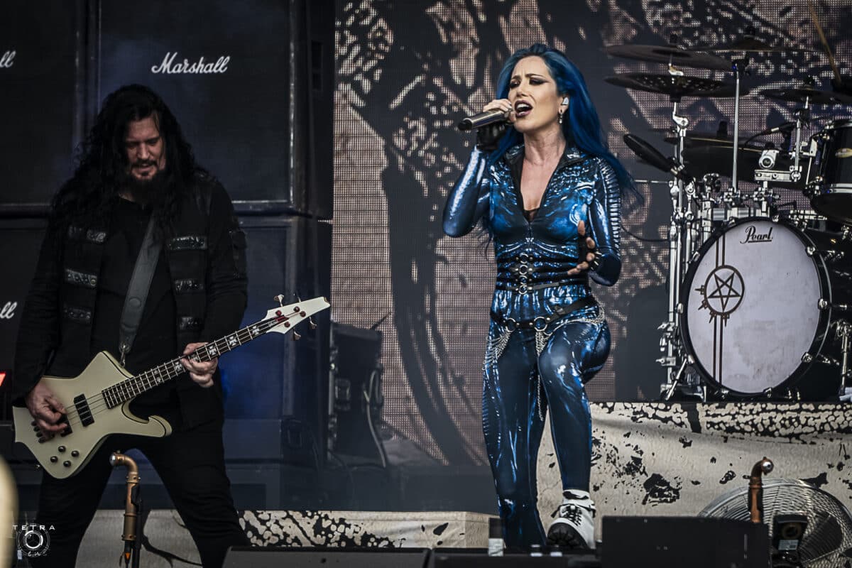 “C’était un moment décisif” : Arch Enemy admet avoir douté de son avenir après le départ d’Angela Gossow