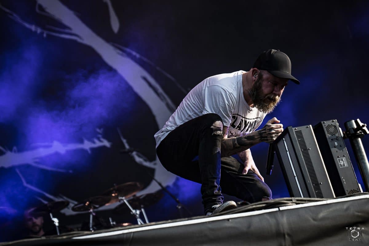 “J’ai arrêté de lire ce que les gens disent en ligne. Cela ne m’aide pas du tout” ; Anders Fridén d’In Flames réfute un retour volontaire aux sources sur Foregone