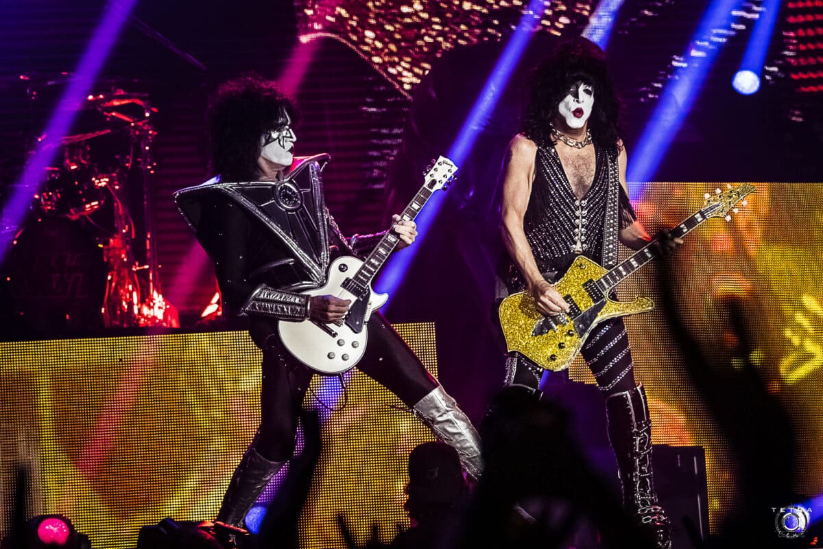 Paul Stanley (Kiss) fustige les personnes qui diffusent des informations fausses ou non vérifiées : « Nous devons tous être meilleurs les uns pour les autres »