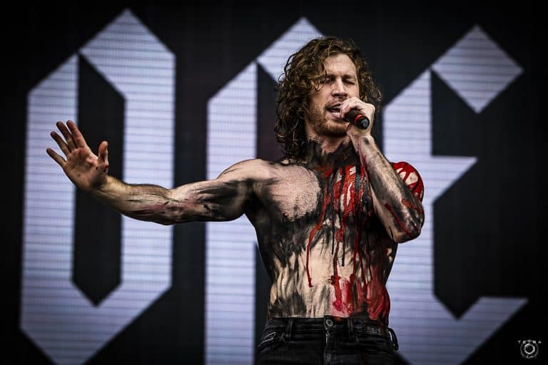 “Il est temps de rétablir les exécutions publiques” : Jonny Hawkins (Nothing More) provoque un tollé…