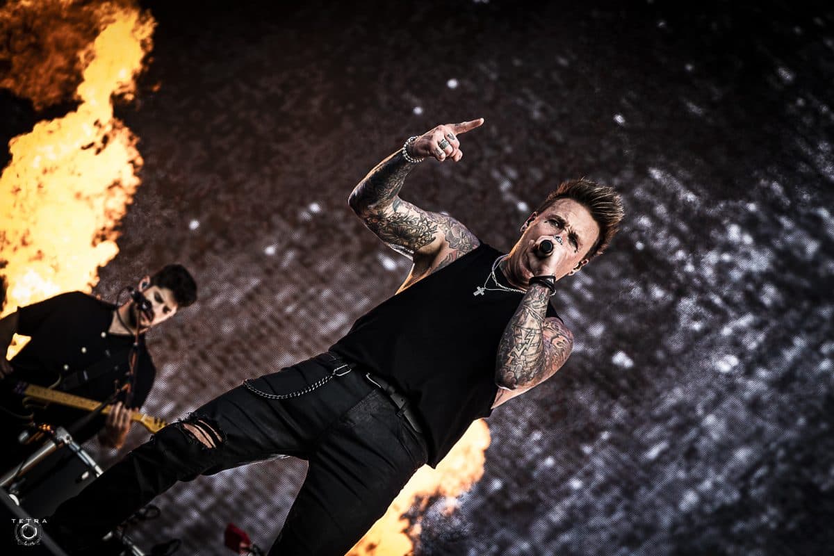 Papa Roach sort un nouveau single percutant avec Toby Morse (H2O), intitulé Braindead