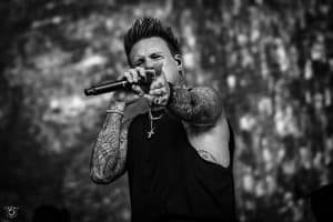 “Le suicide est l’acte le plus égoïste qui soit” ; Jacoby Shaddix, de Papa Roach, raconte qu’il a failli se suicider pendant l’enregistrement de The Connection, l’album du groupe sorti en 2012