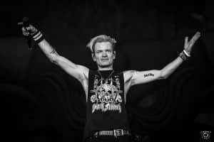 Deryck Whibley, de Sum 41, avoue que la dissolution du groupe “a été une décision difficile à prendre”